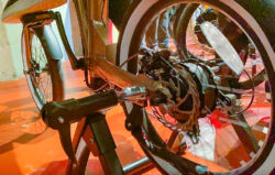 Der Hinterradnabenmotor am Exxite XS, hier auf dem RegenFit Homatrainer